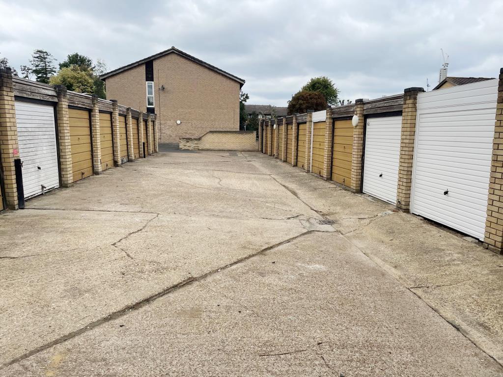 Lot: 88 - 17 LEASEHOLD LOCK-UP GARAGES PRODUCING APPROX. £21,000 PER ANNUM - 